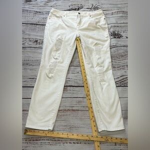 Women’s Chicos So Slimming Girlfriend Ankle White Denim Jeans